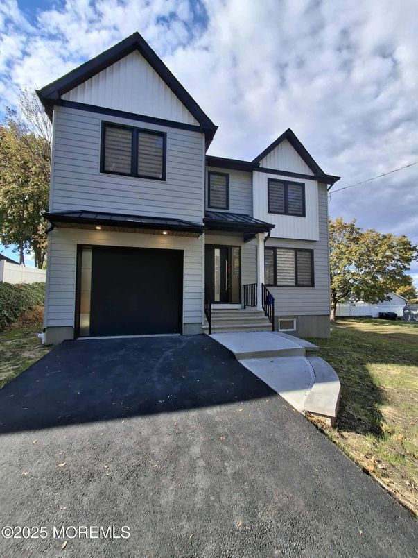 Attached, Exterior, Facade, Farmhouse