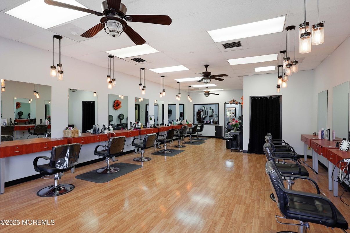 Interior, Pendant Lights, Wood Texture Flooring