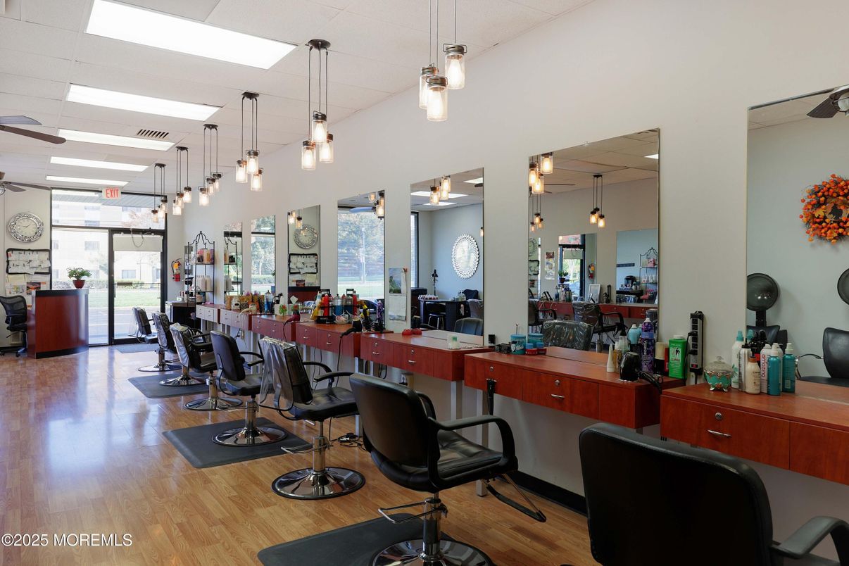 Interior, Pendant Lights, Wood Texture Flooring