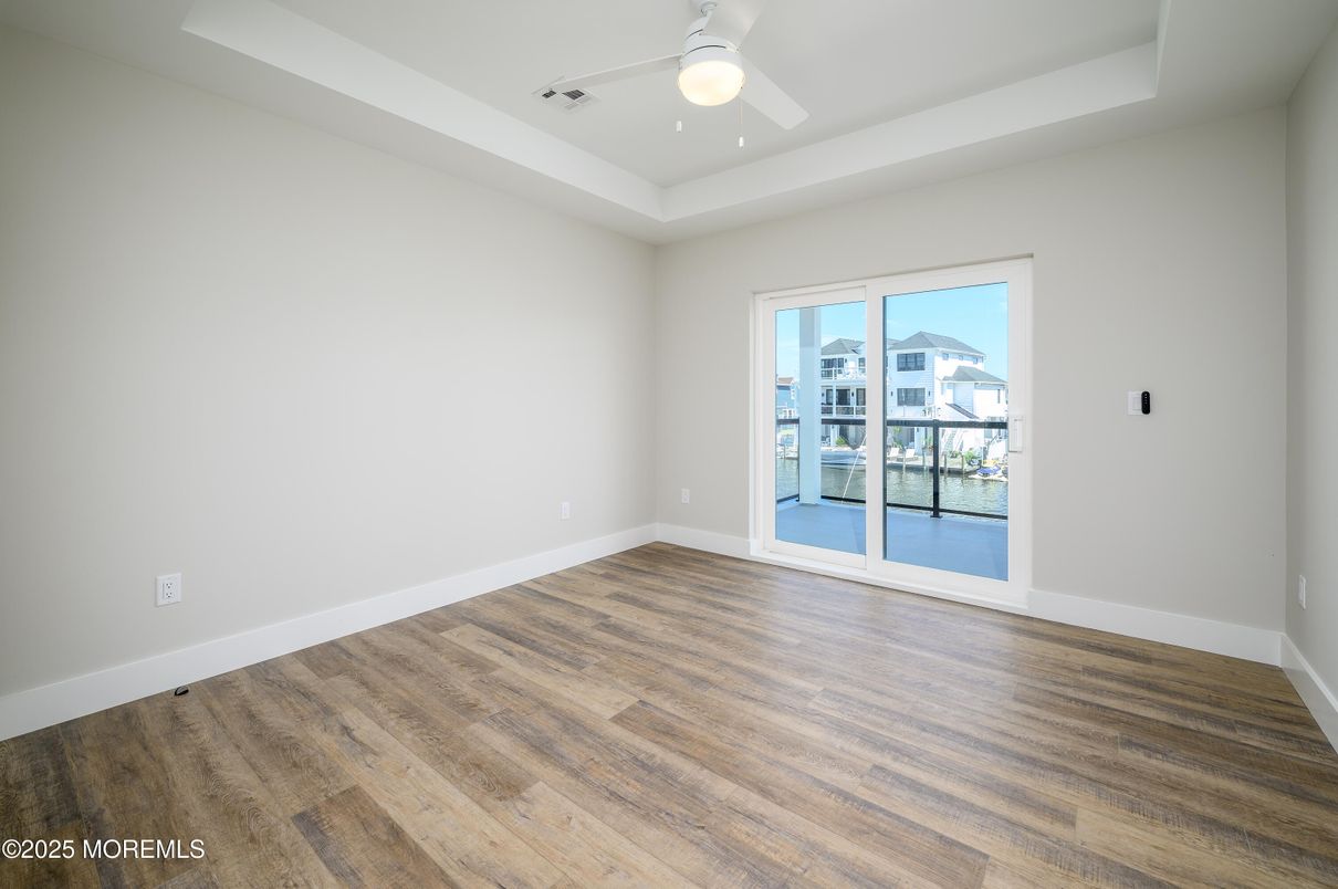 Empty room, Interior, Recessed Lighting, Water, Wood Texture Flooring