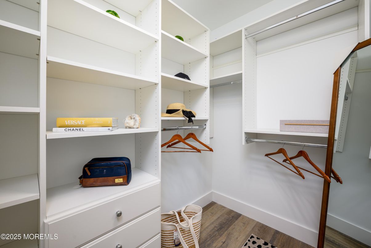 Interior, Walk-in Closets, Wood Texture Flooring