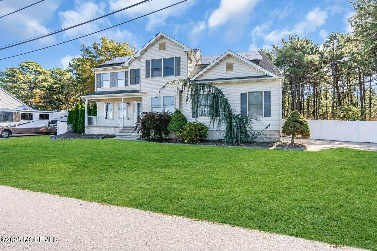 Exterior, Facade, Solar Panels, Farmhouse
