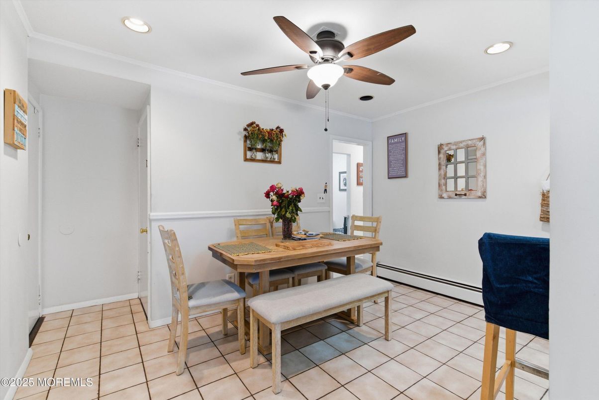 Dining room, Interior, Recessed Lighting