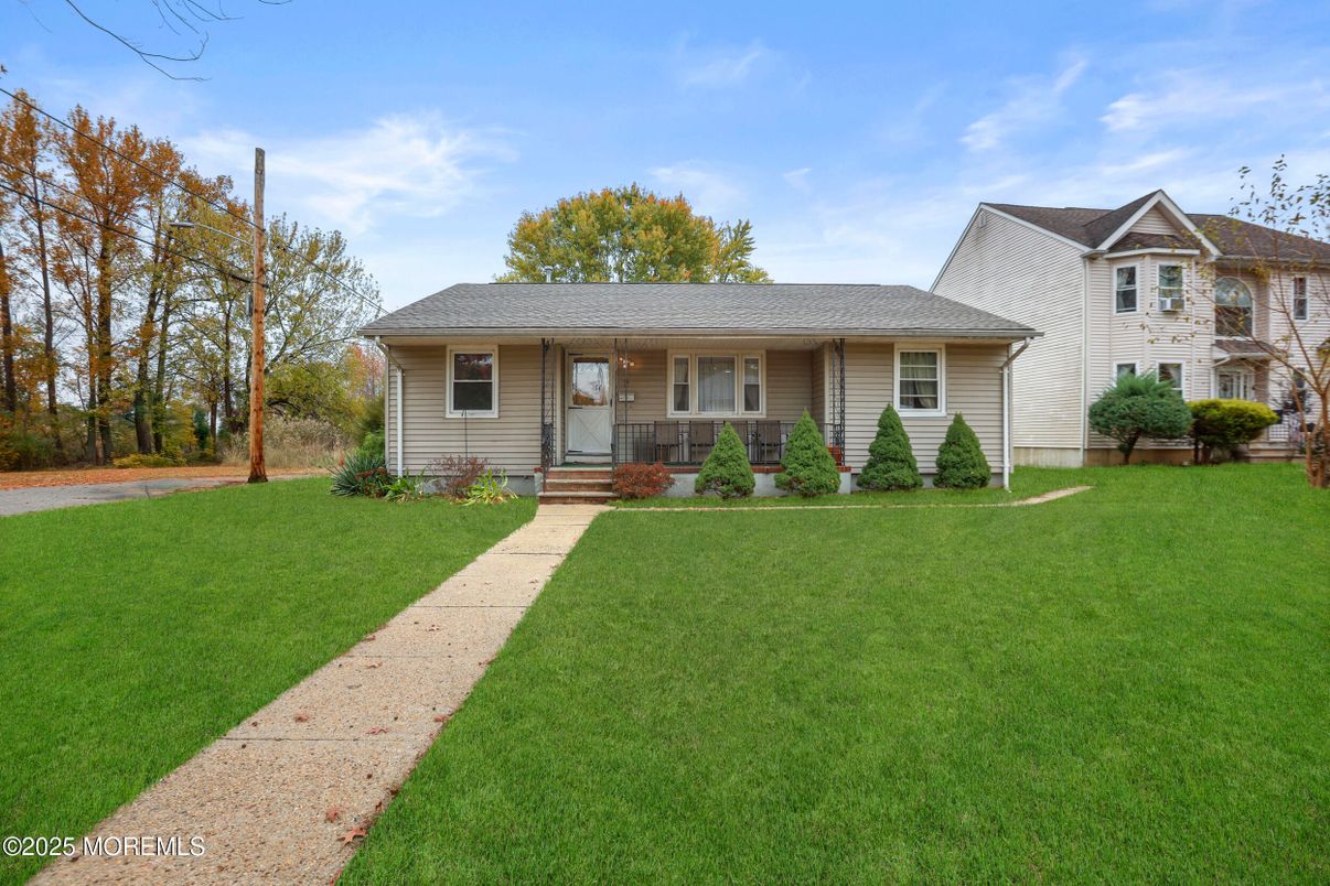Exterior, Facade, Cape Cod