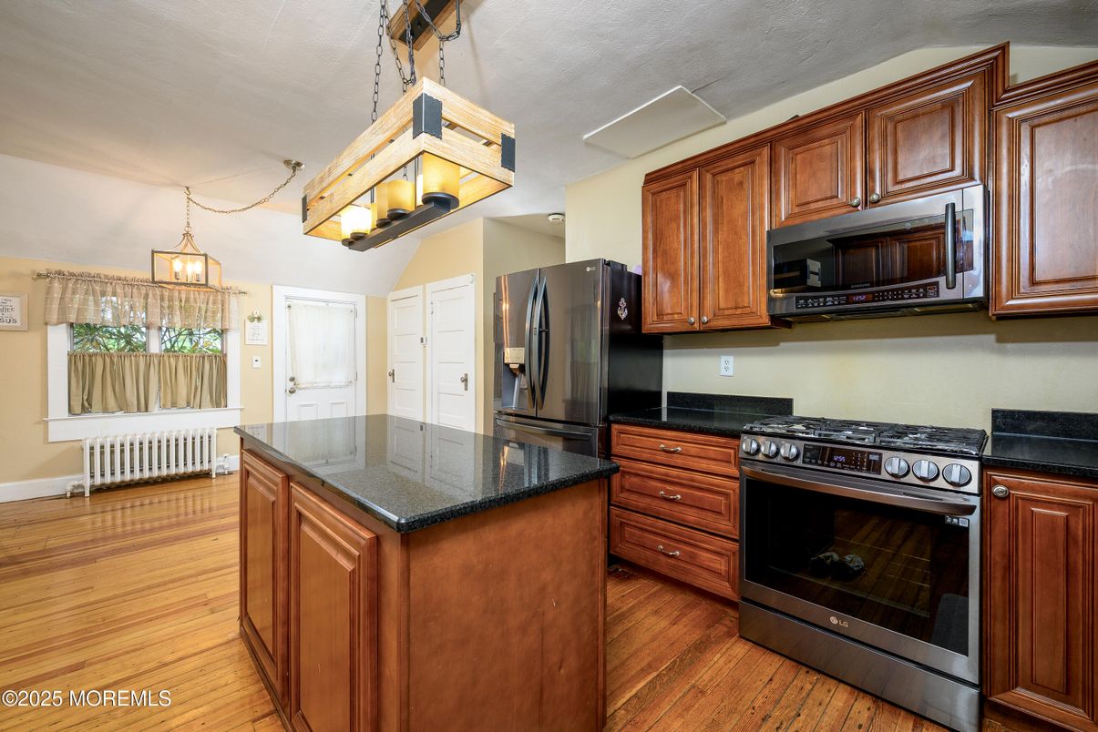 Interior, Kitchen, Pendant Lights, Wood Texture Flooring