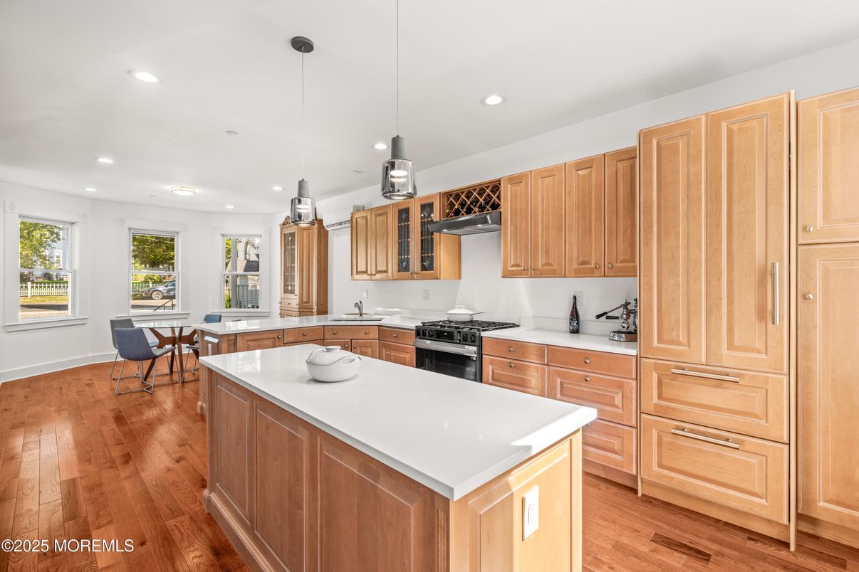 Dining room, Interior, Kitchen, Pendant Lights, Recessed Lighting, Wood Texture Flooring