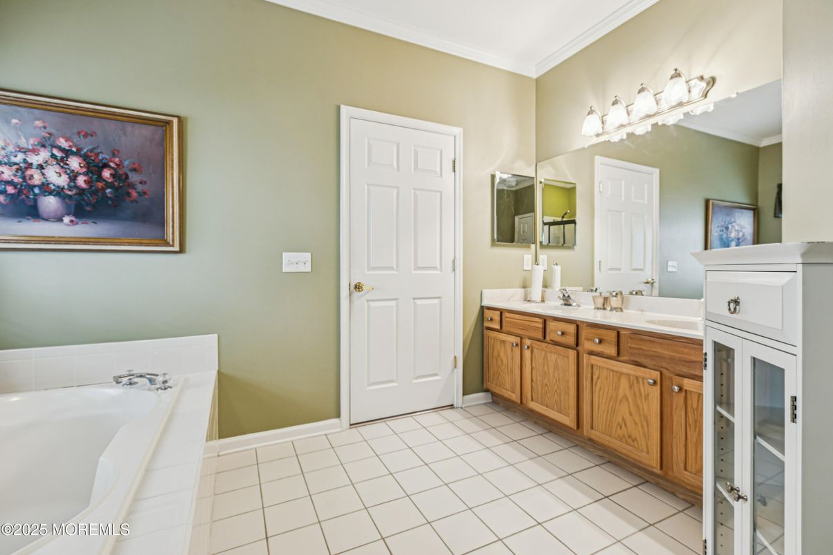 Bathroom, Dual Sink Vanities, Interior