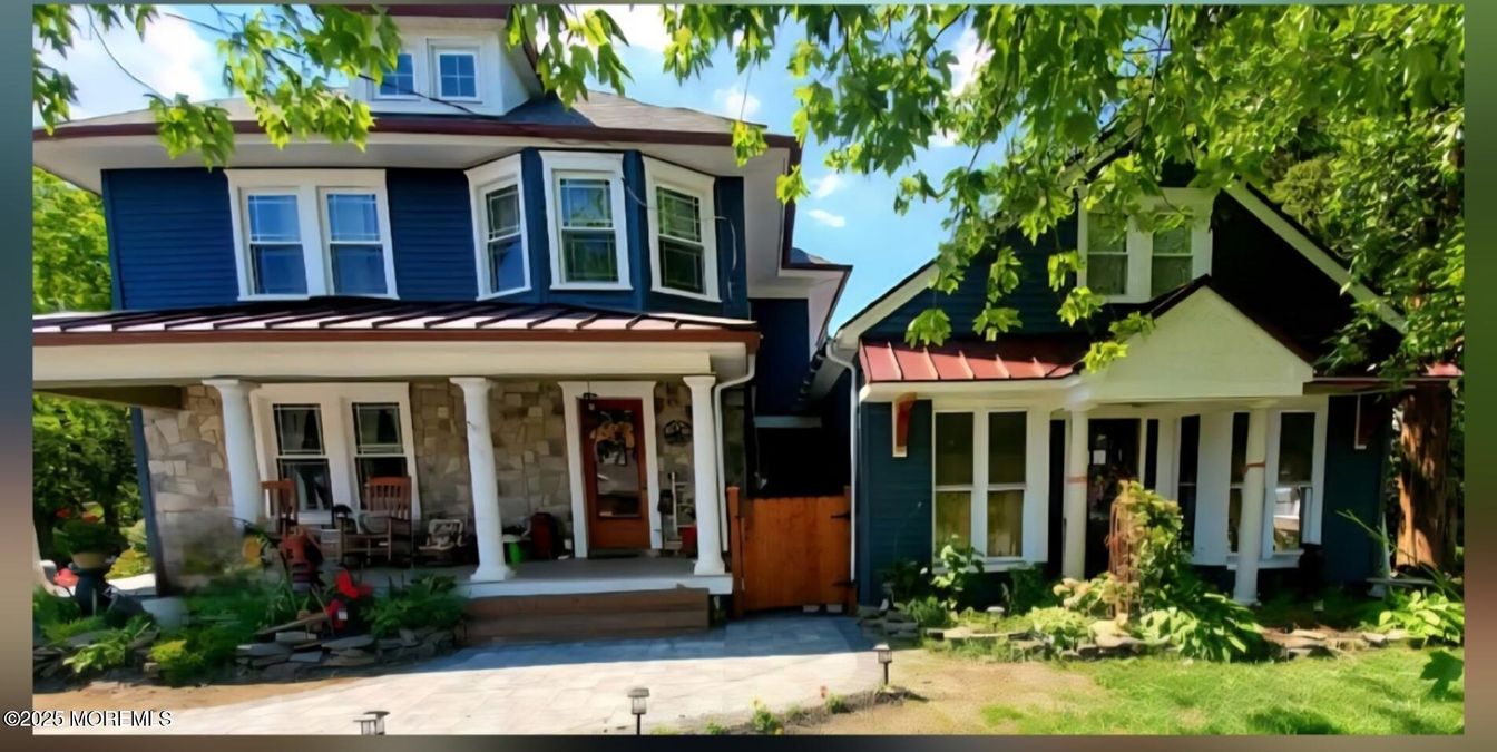 Exterior, Facade, American Foursquare