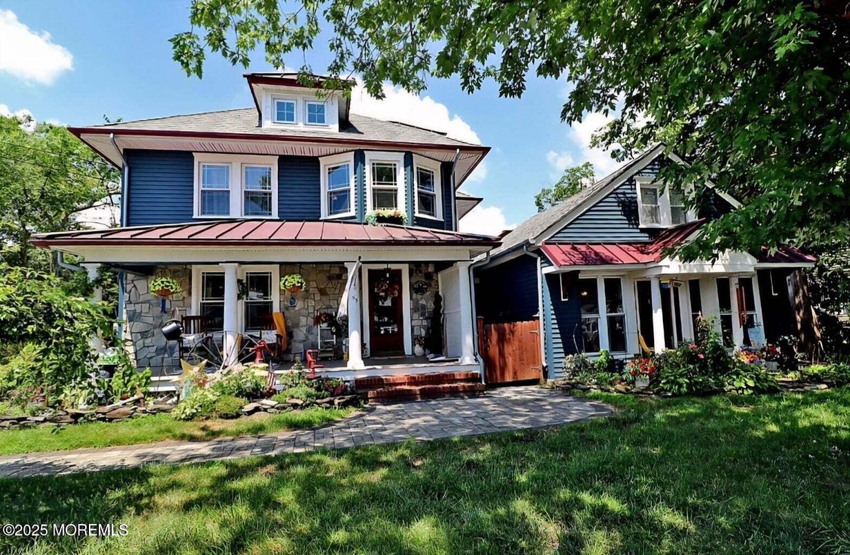 Exterior, Facade, American Foursquare