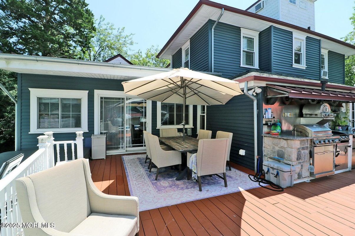 Exterior, Outdoor Kitchen