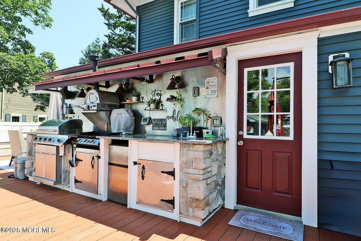 Exterior, Outdoor Kitchen
