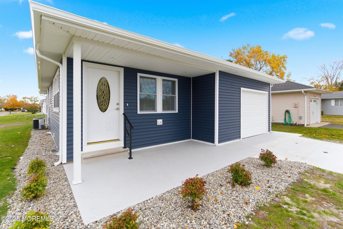 Detached Garage, Exterior