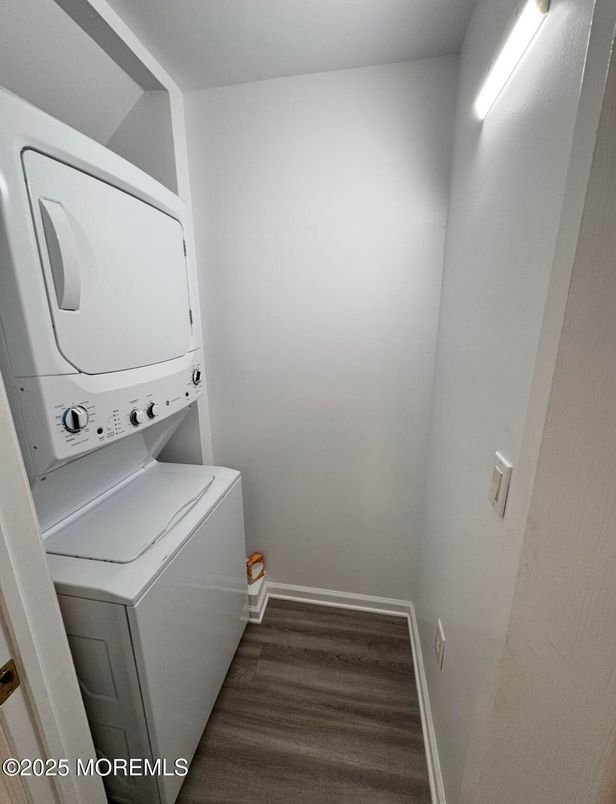 Interior, Utility Closets, Washer, Wood Texture Flooring