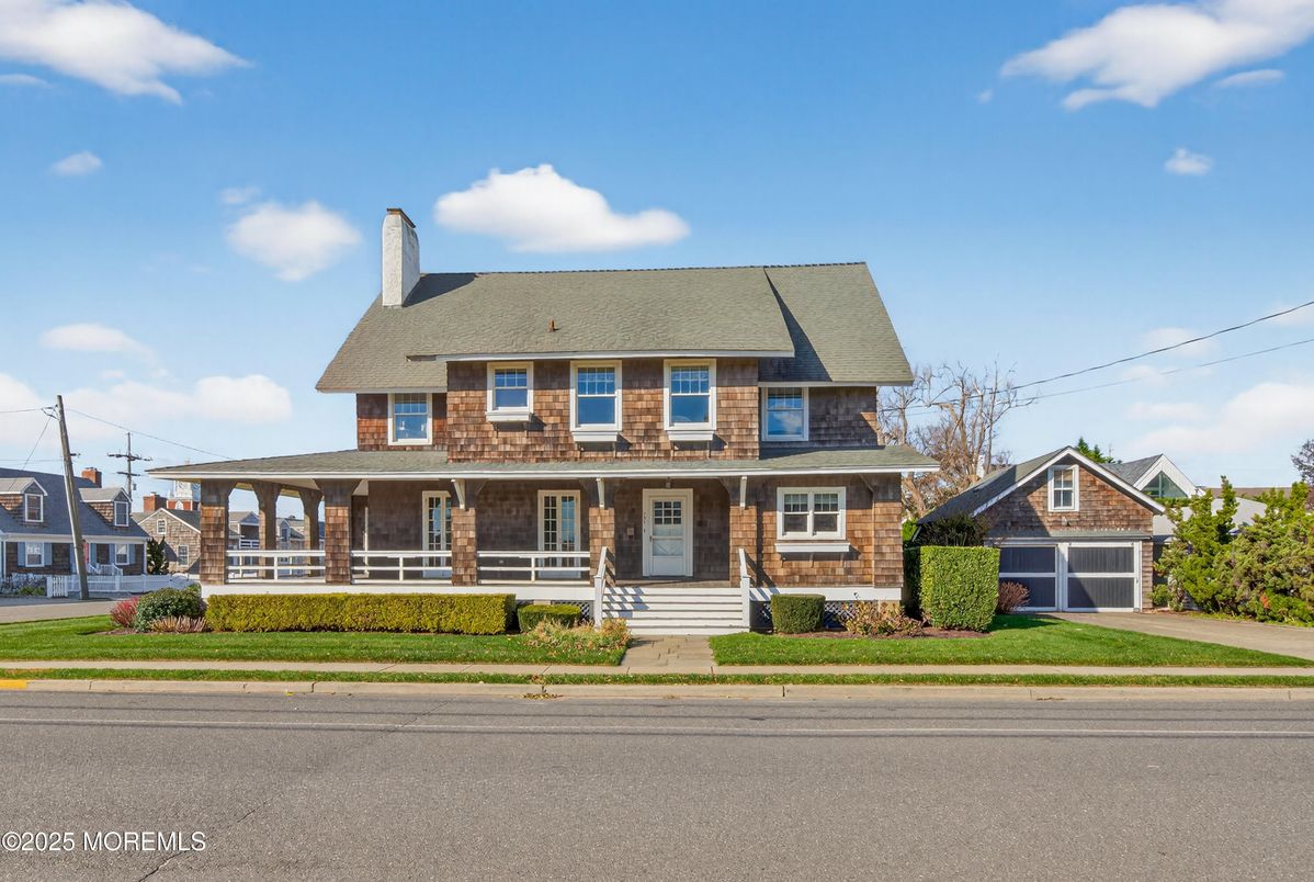 Exterior, Facade, Georgian