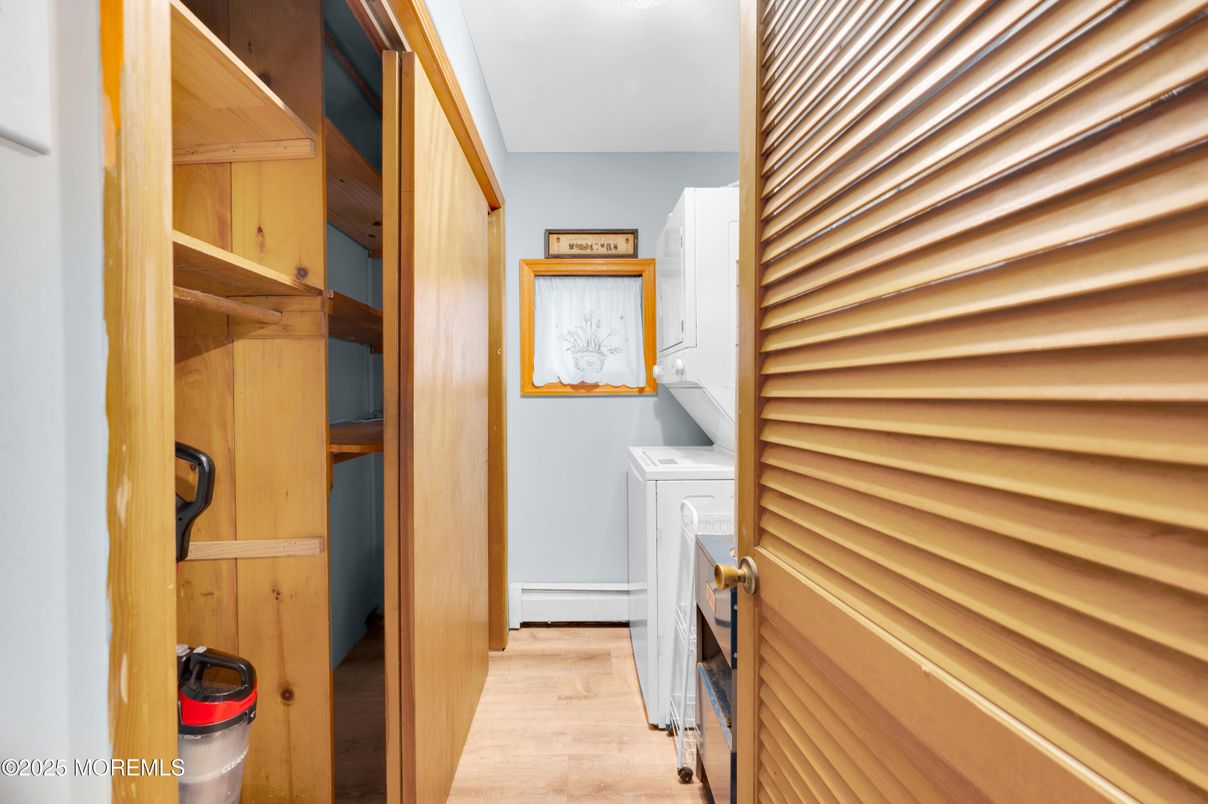 Interior, Washer, Wood Texture Flooring