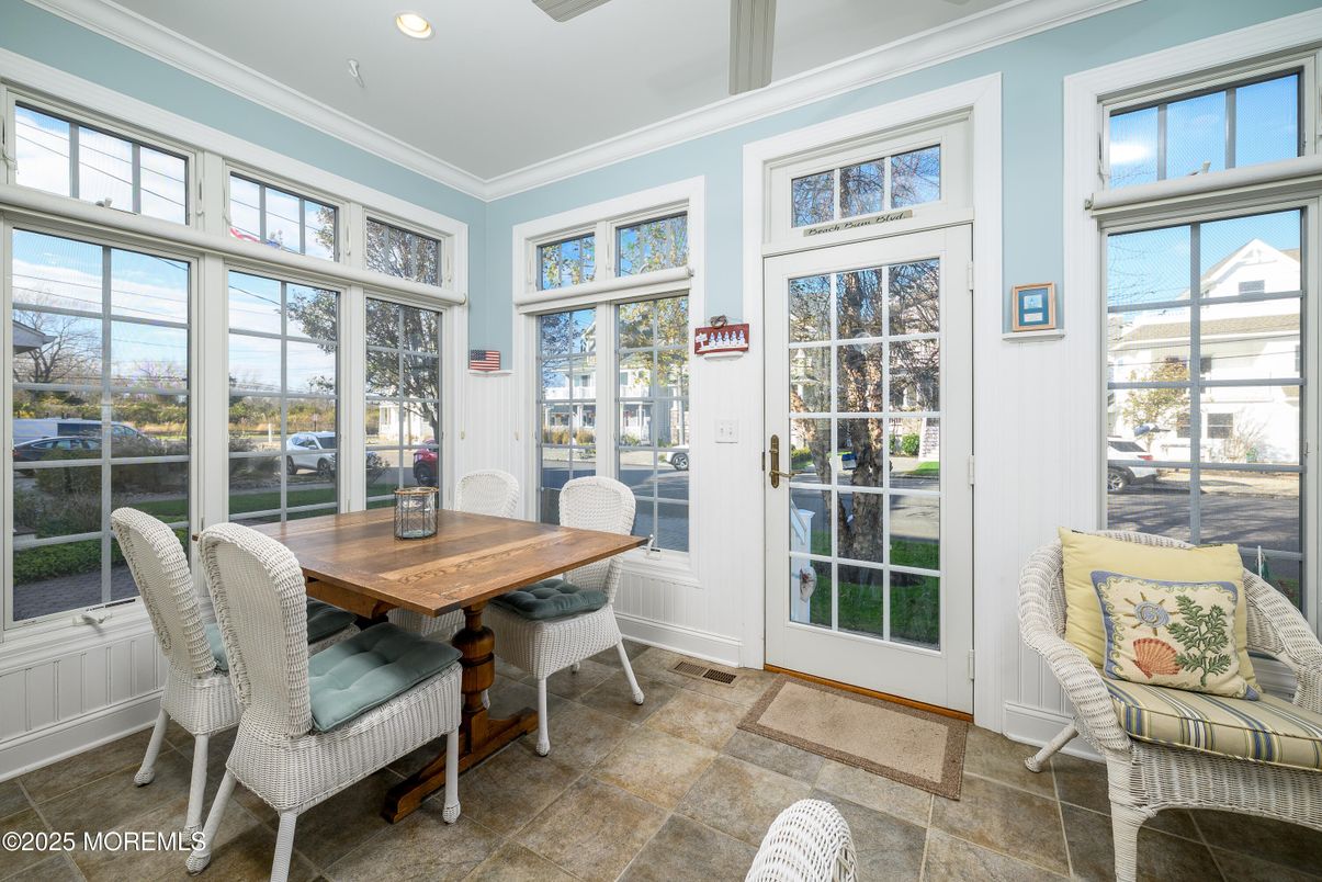 Dining room, Interior, Recessed Lighting, Sun Room
