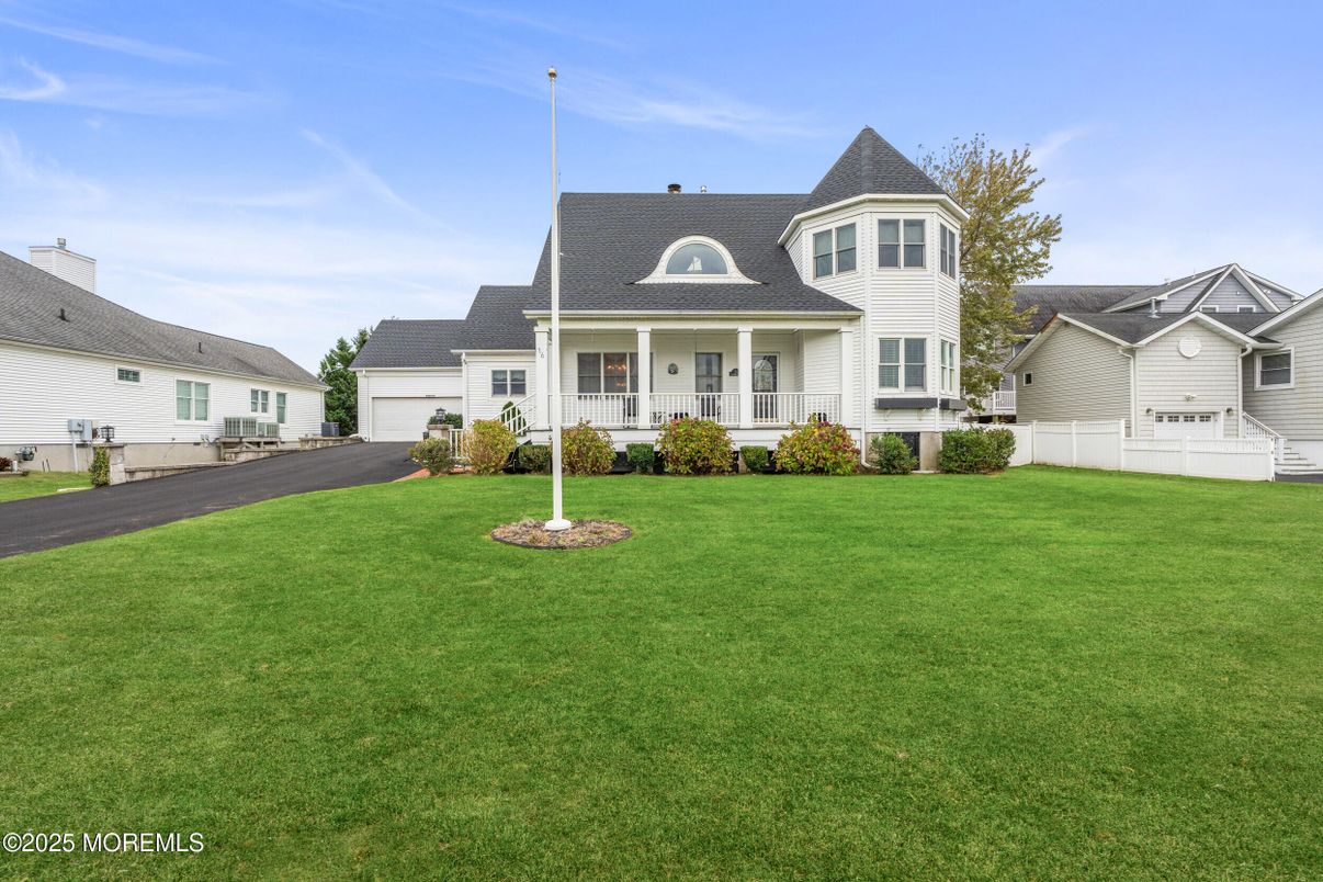 Attached, Backyard, Exterior, Facade, Queen Anne Victorian