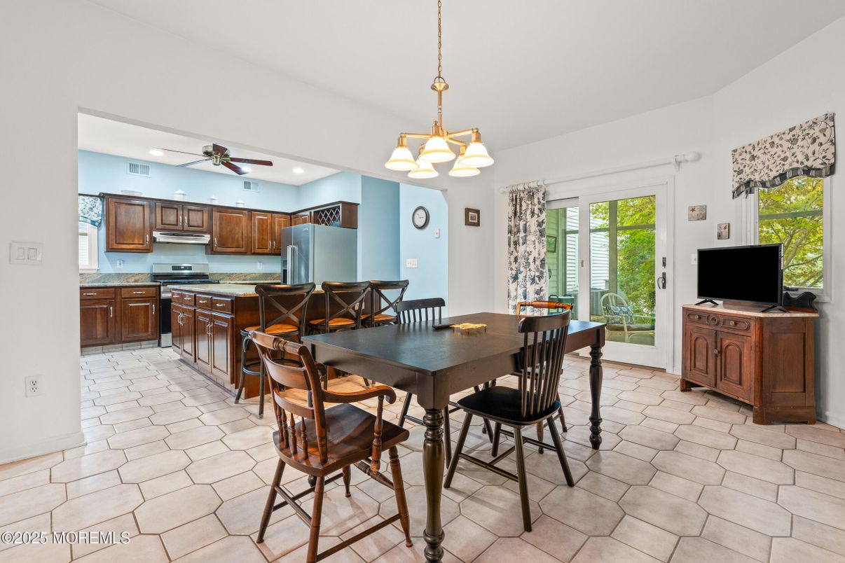 Chandelier, Dining room, Interior, Kitchen, Pendant Lights, Recessed Lighting