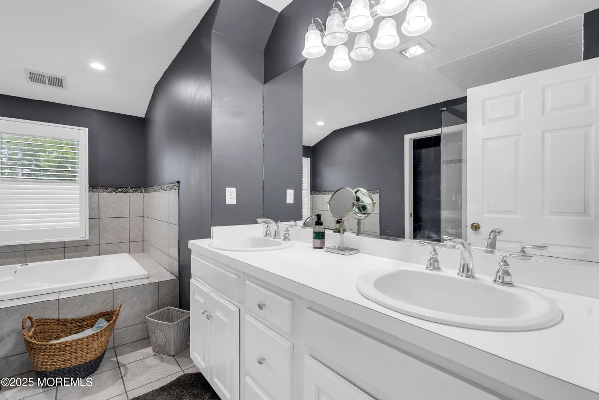 Bathroom, Dual Sink Vanities, Interior, Recessed Lighting