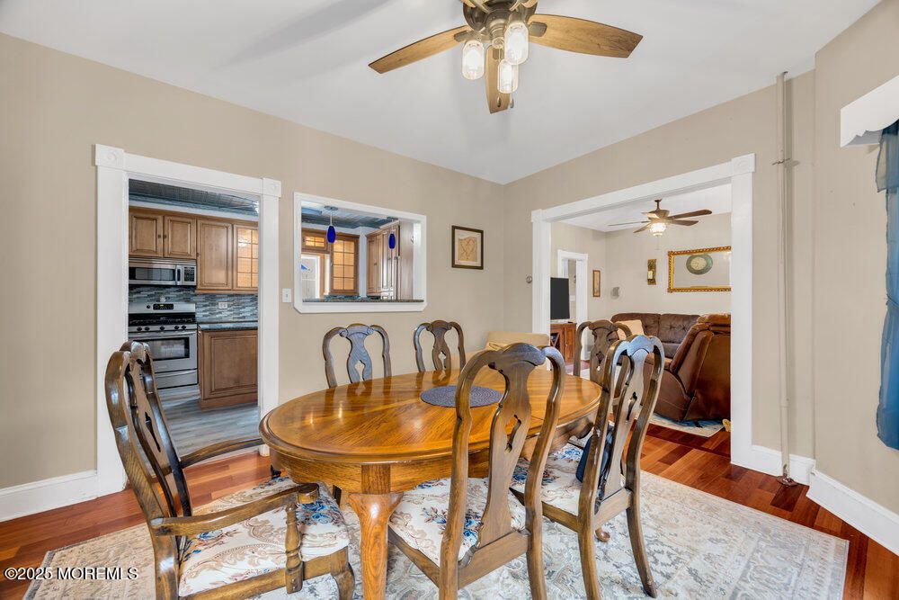 Dining room, Interior, Kitchen, Stainless Steel Appliances, Wood Texture Flooring