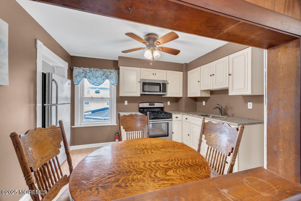 Dining room, Interior, Kitchen, Stainless Steel Appliances, Wood Texture Flooring
