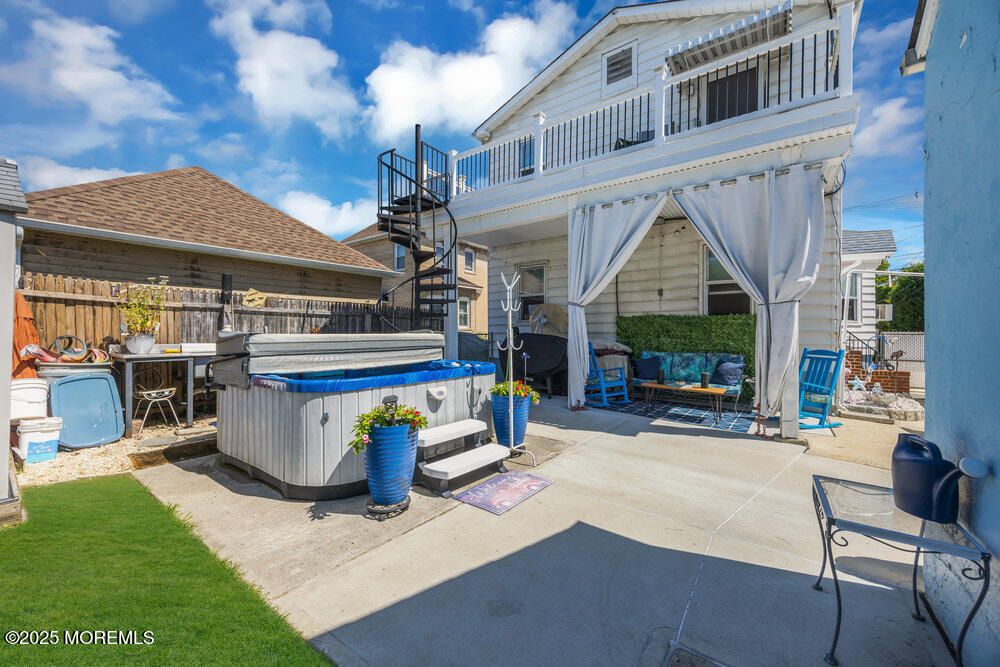Exterior, Hot Tub, Pool