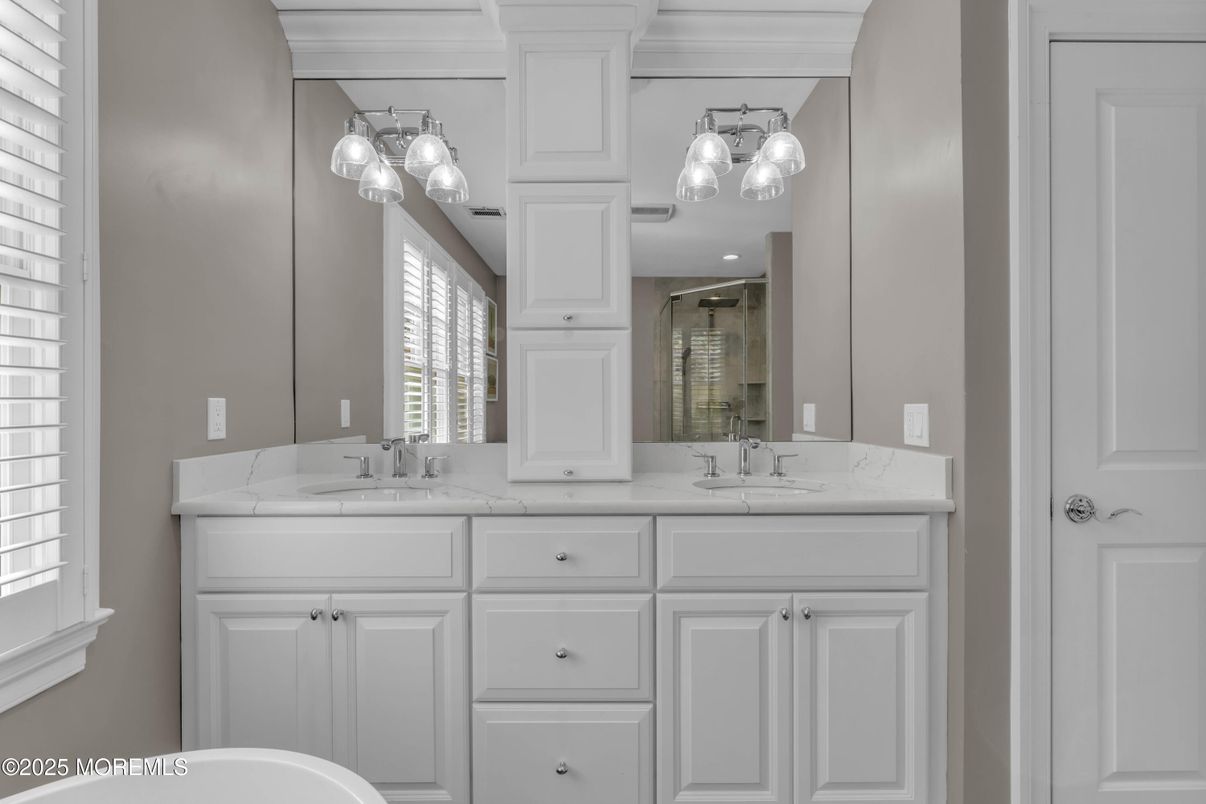 Bathroom, Dual Sink Vanities, Interior