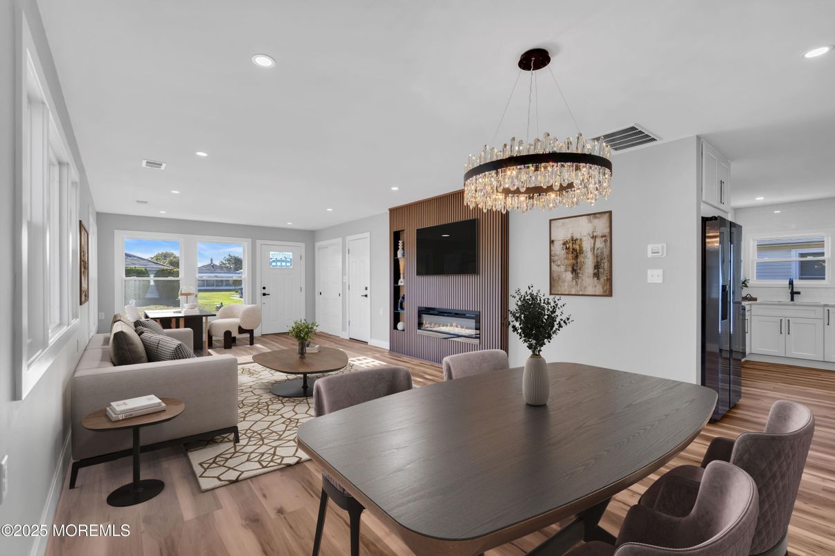 Chandelier, Dining room, Interior, Living room, Recessed Lighting, Wood Texture Flooring