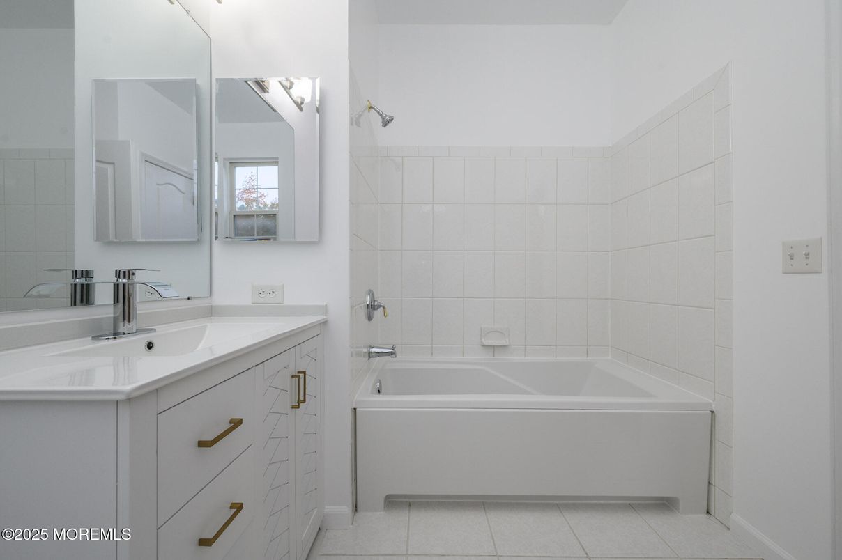 Bathroom, Dual Sink Vanities, Interior