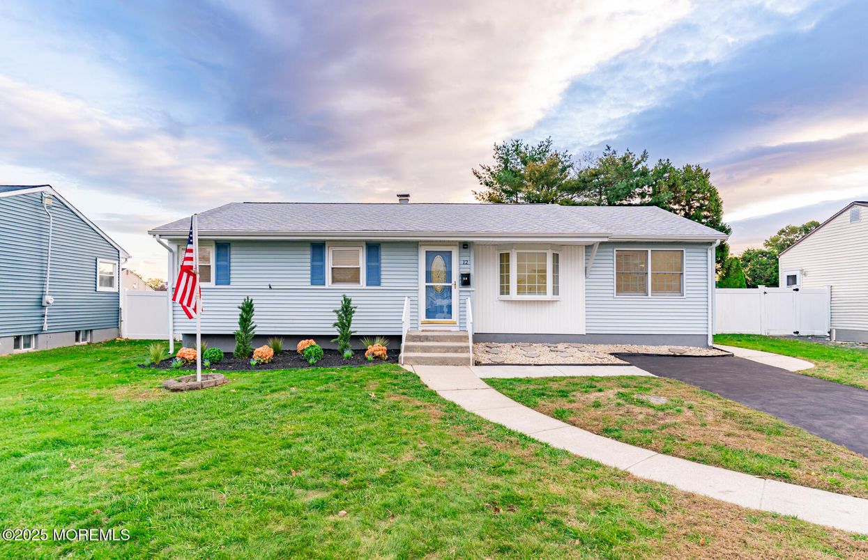 Exterior, Facade, Cape Cod
