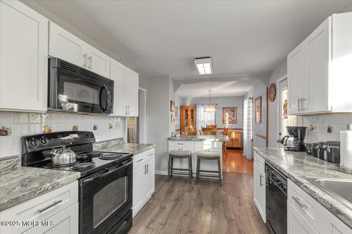 Dining room, Interior, Kitchen, Pendant Lights, Wood Texture Flooring