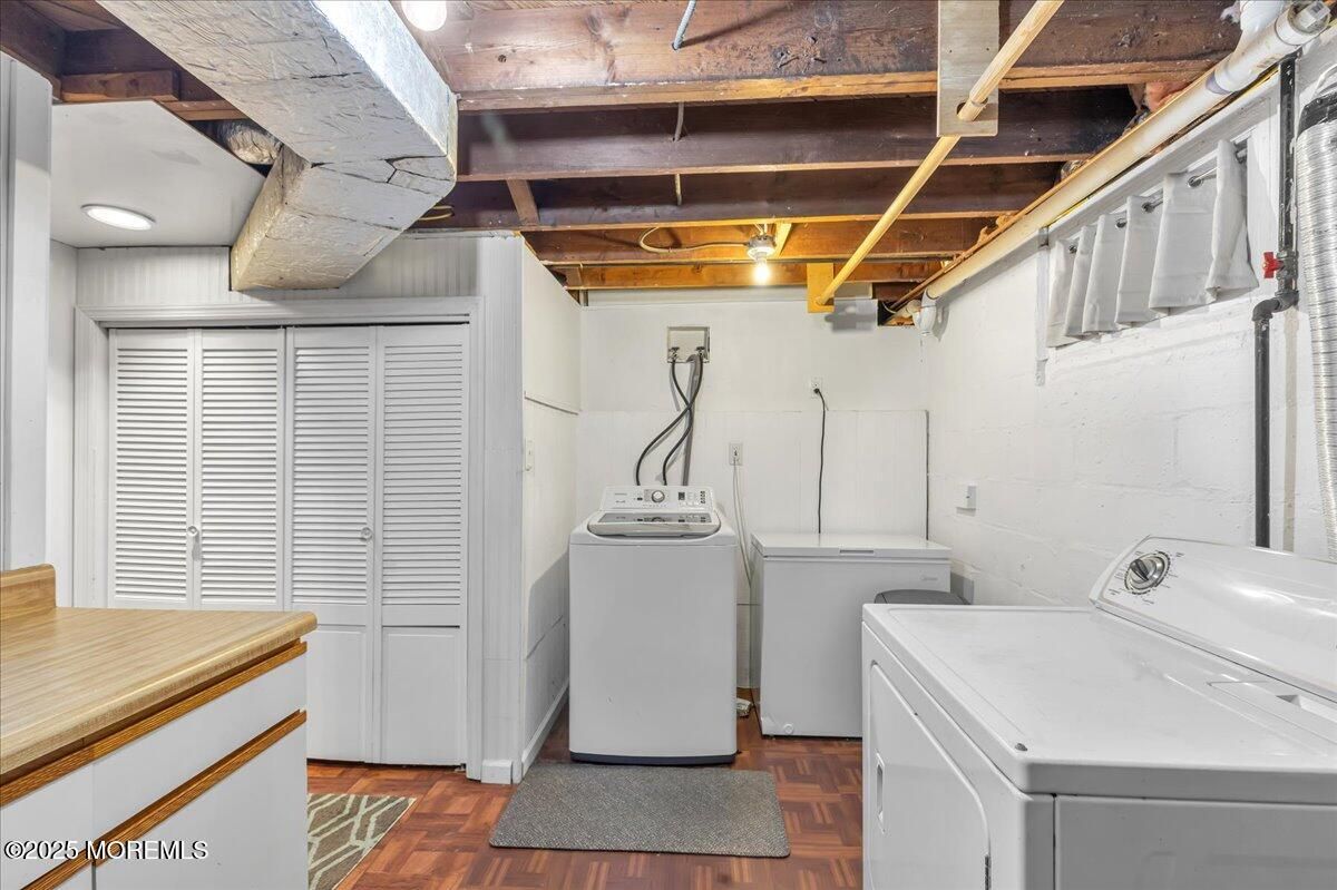 Interior, Utility Closets, Washer, Wood Texture Flooring