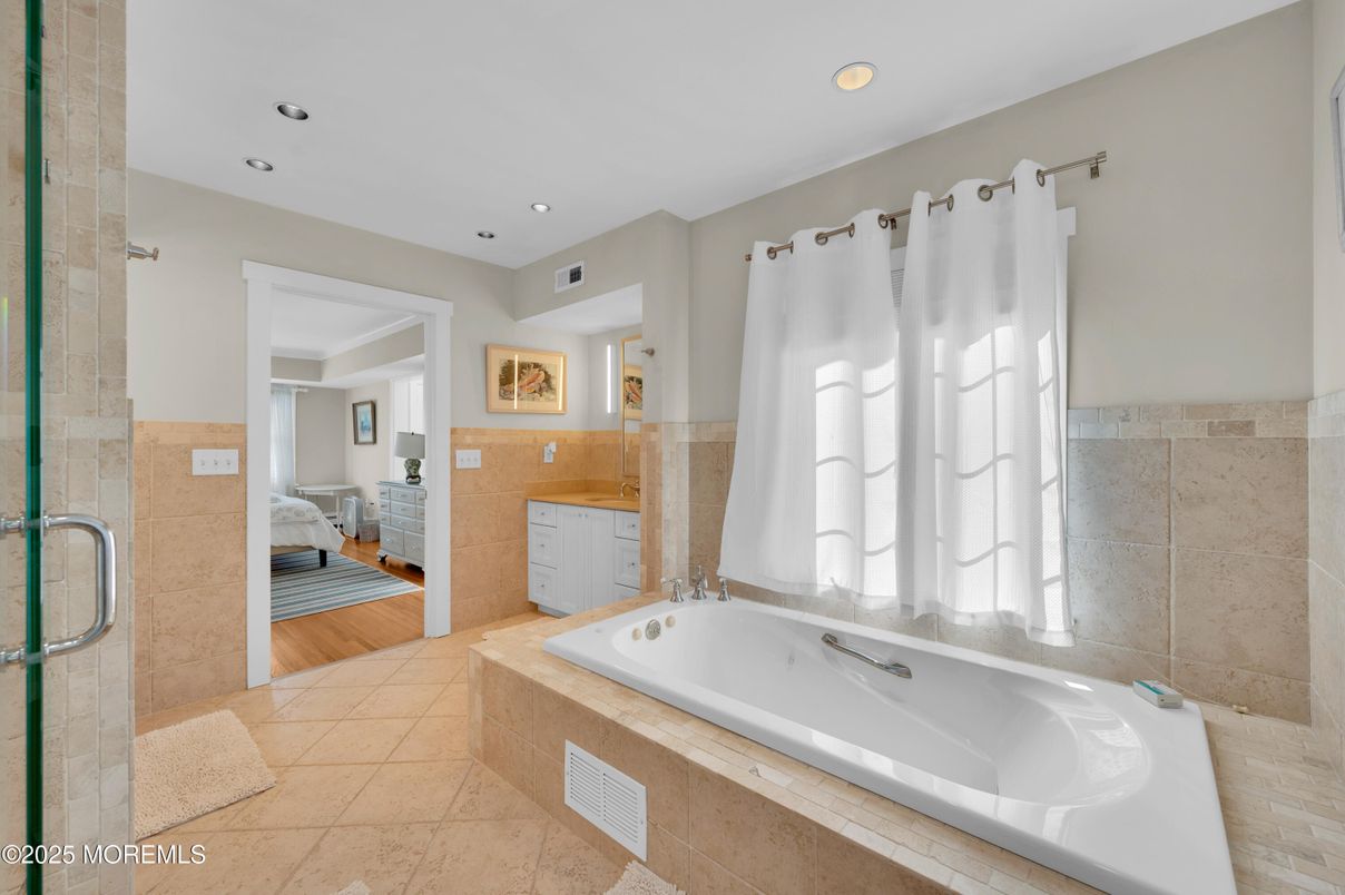 Bathroom, Bedroom, Interior, Recessed Lighting, Wood Texture Flooring