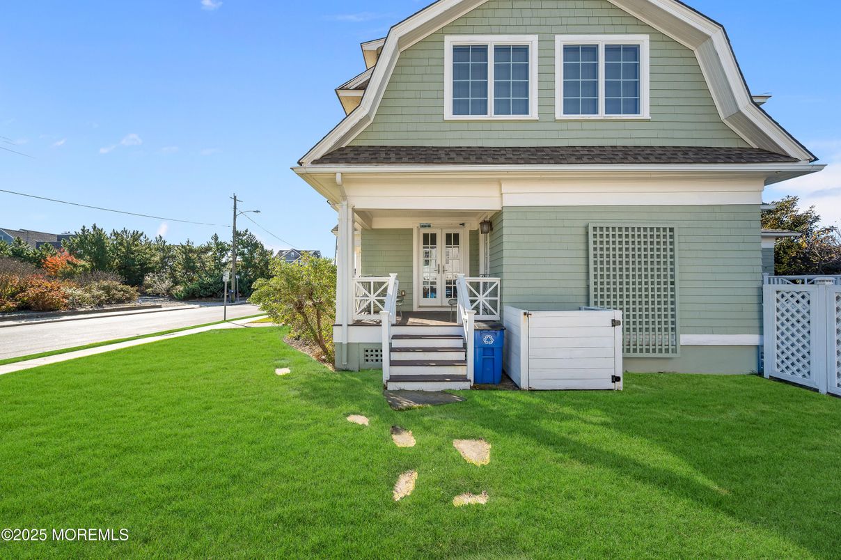 Exterior, Facade, American Craftsman