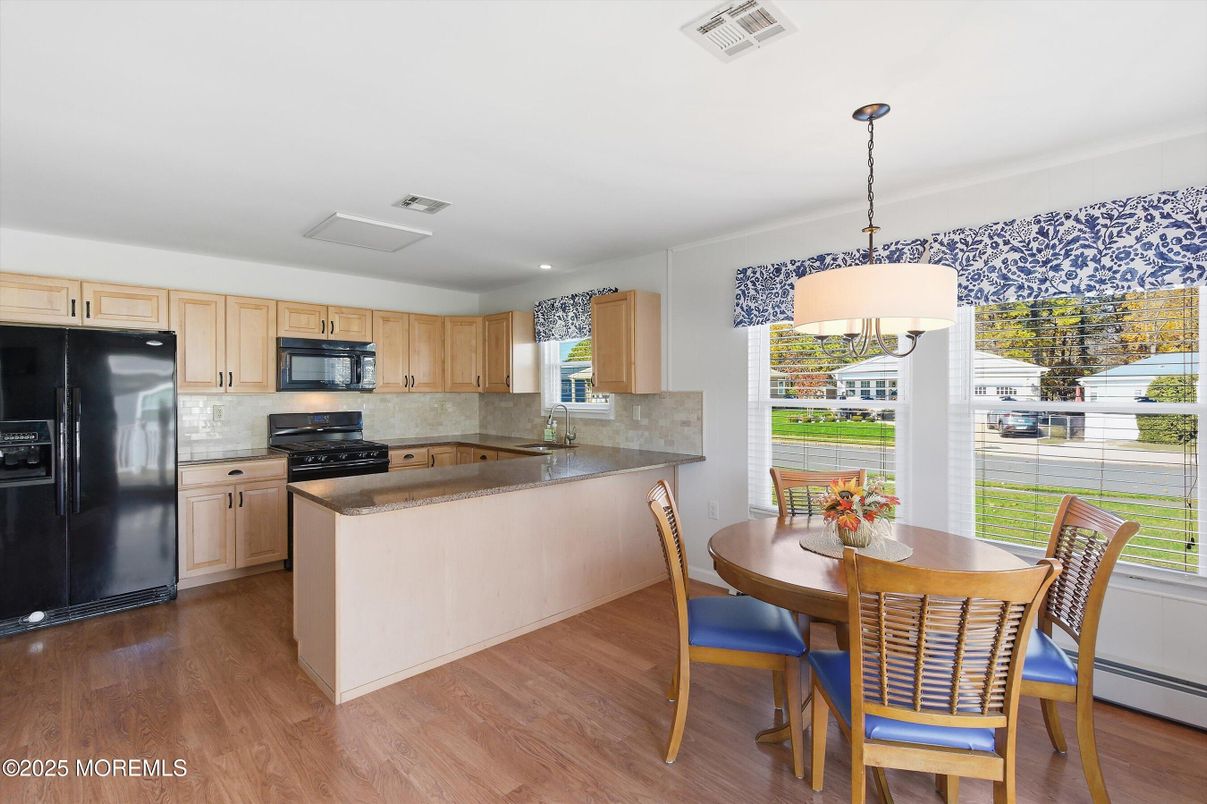 Dining room, Interior, Kitchen, Pendant Lights, Recessed Lighting, Wood Texture Flooring