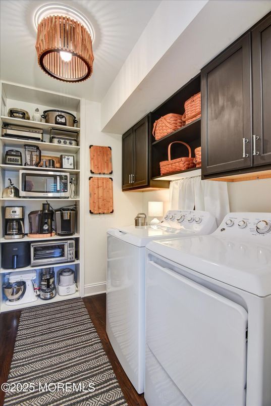 Interior, Washer, Wood Texture Flooring