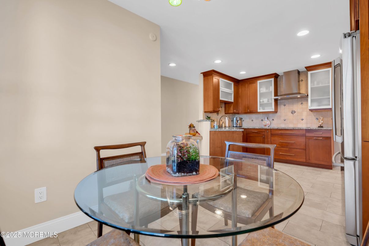 Dining room, Interior, Kitchen, Recessed Lighting, Stainless Steel Appliances