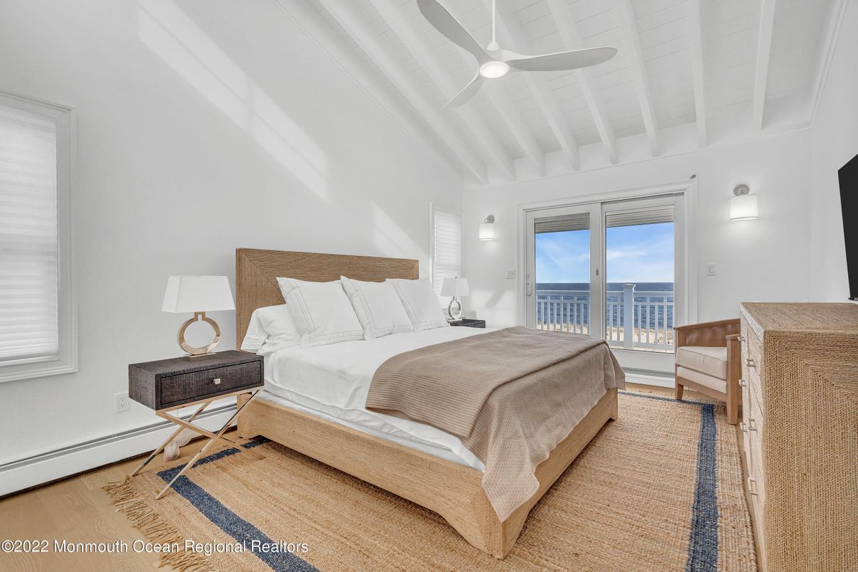 Bedroom, Interior, Water