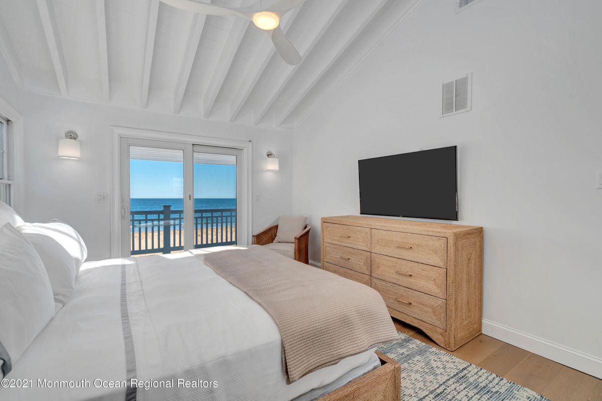 Bedroom, Interior, Water, Wood Texture Flooring