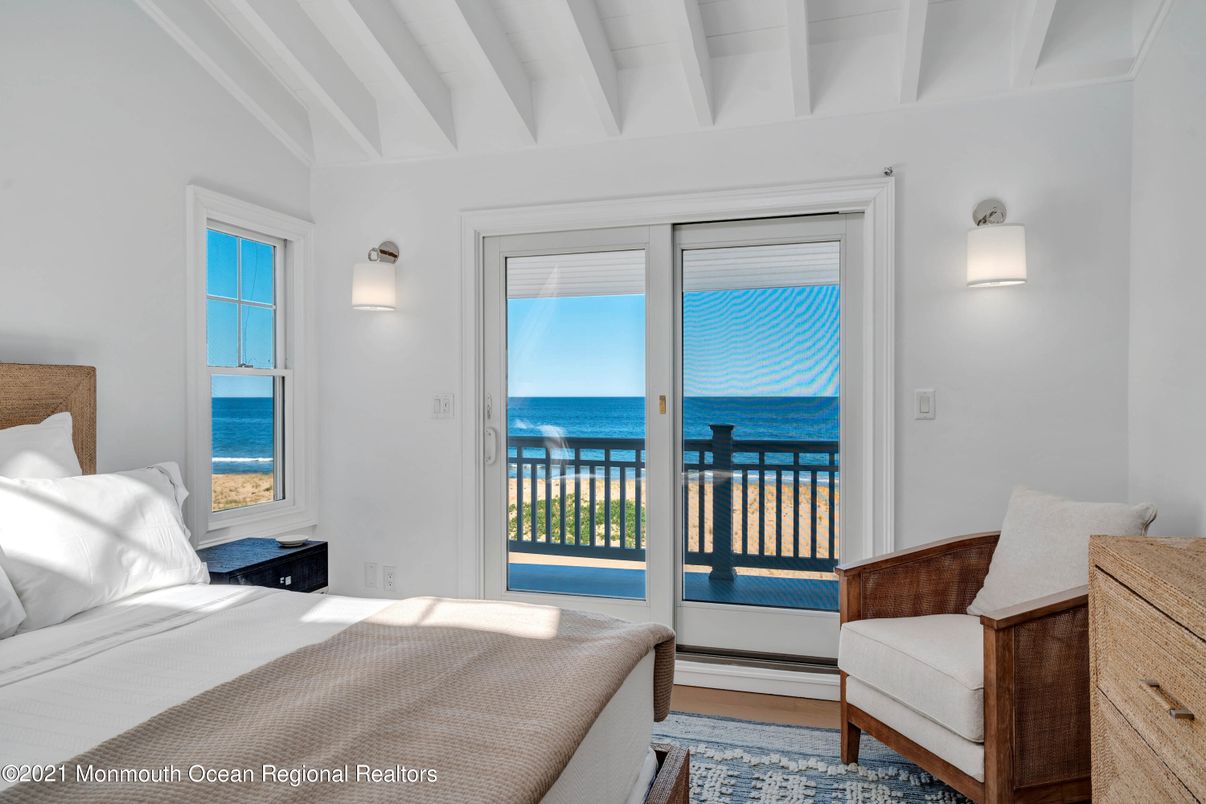 Bedroom, Interior, Water