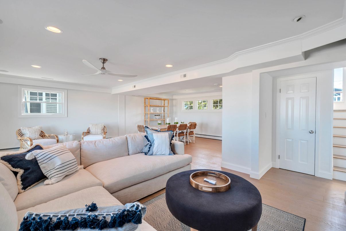 Dining room, Interior, Living room, Recessed Lighting, Wood Texture Flooring