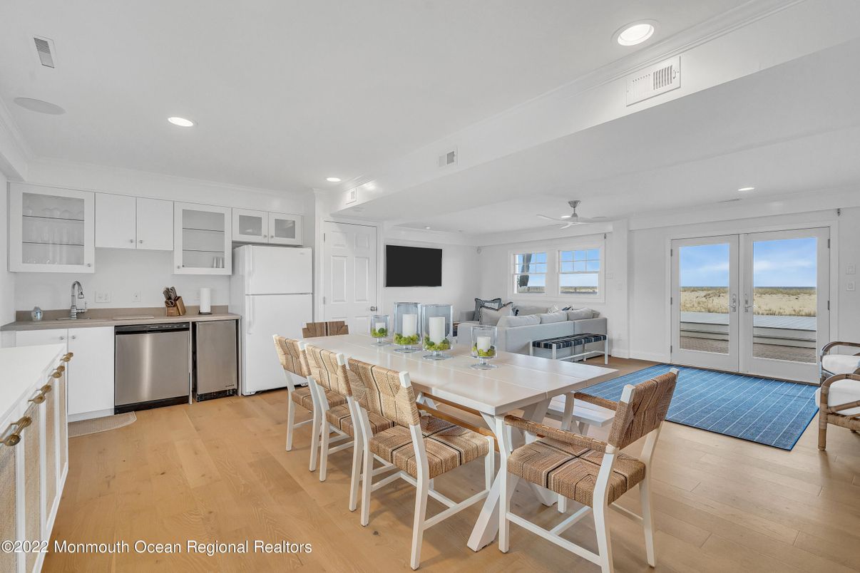 Dining room, Interior, Kitchen, Recessed Lighting, Wood Texture Flooring