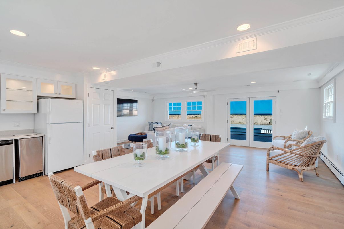 Dining room, Interior, Kitchen, Recessed Lighting, Wood Texture Flooring