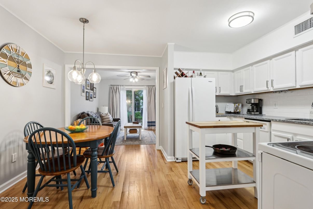 Dining room, Interior, Kitchen, Pendant Lights, Wood Texture Flooring