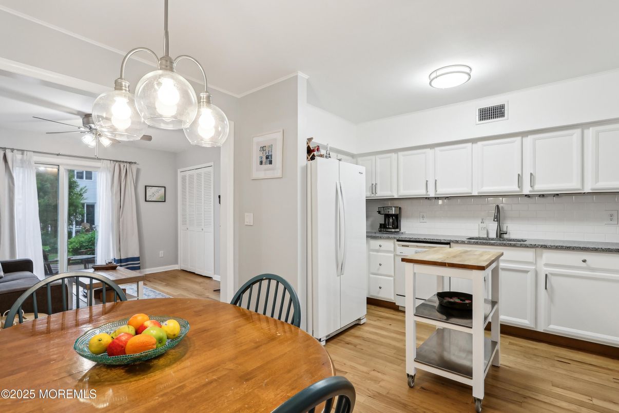 Dining room, Interior, Kitchen, Pendant Lights, Wood Texture Flooring