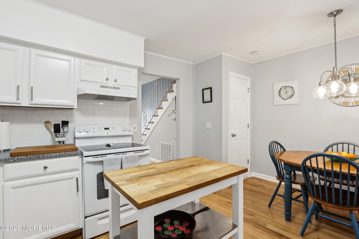 Dining room, Interior, Kitchen, Pendant Lights, Wood Texture Flooring