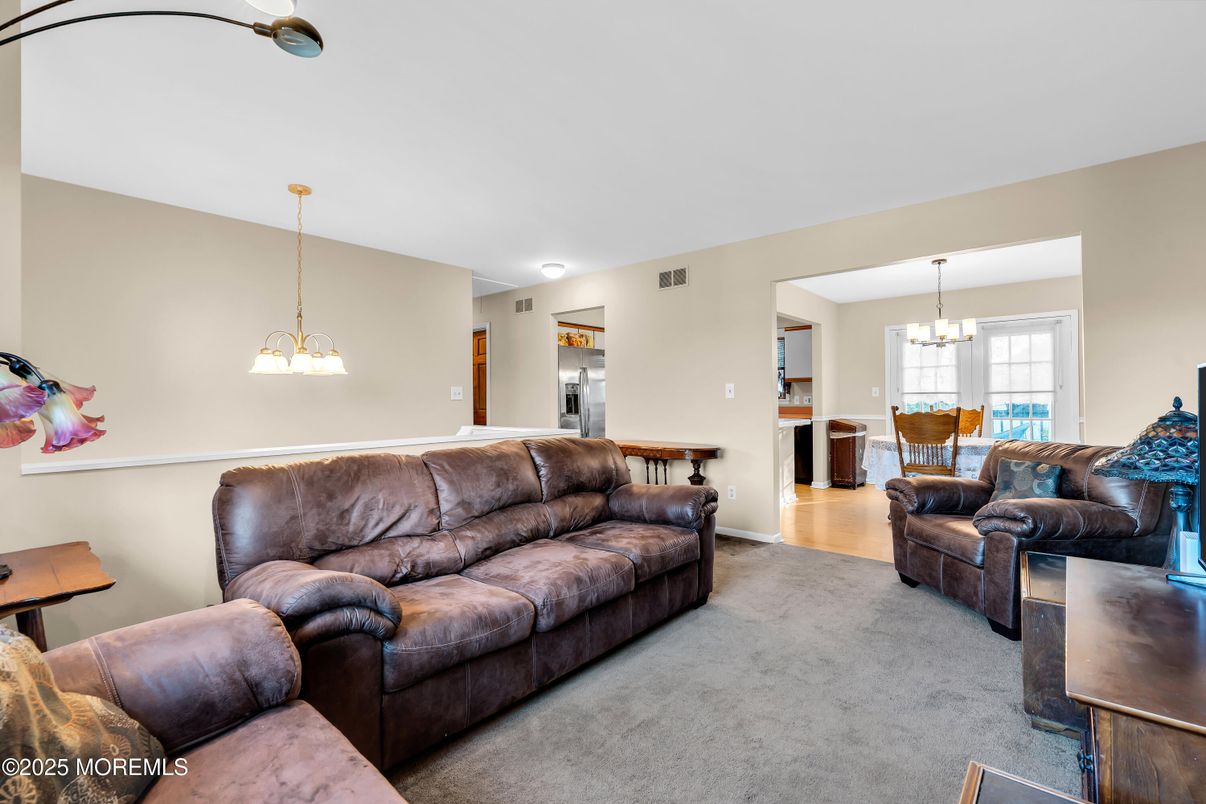 Chandelier, Dining room, Interior, Living room, Pendant Lights