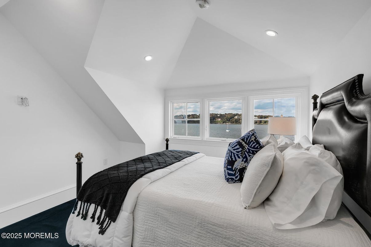 Bedroom, Interior, Recessed Lighting, Water