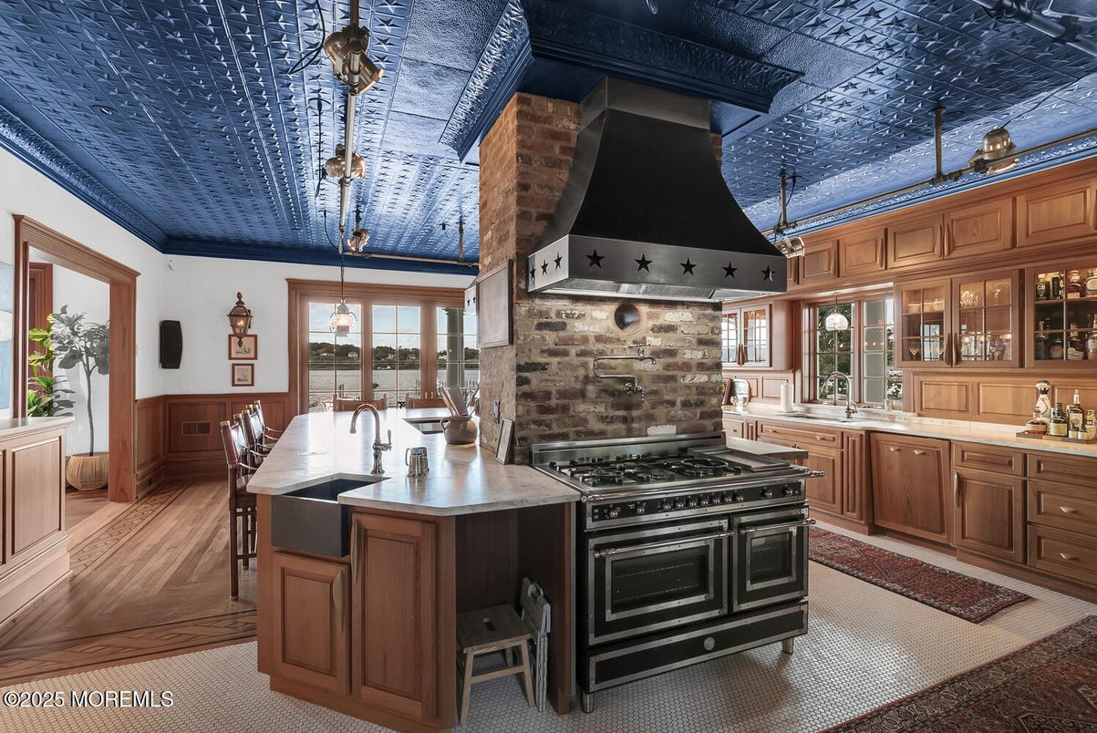 Dining room, Interior, Kitchen, Pendant Lights, Wood Texture Flooring