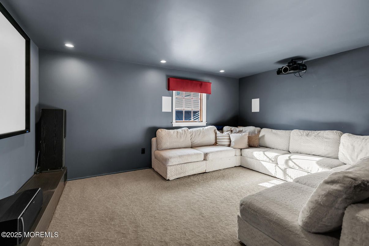 Interior, Projection Screen, Recessed Lighting, Theatre Room